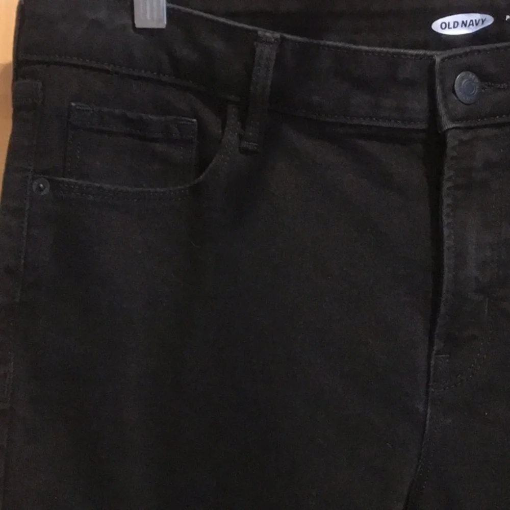 Old Navy Mid-Rise Skinny Jeans - Picture 4 of 8